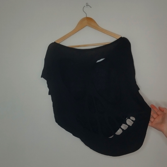Skull print and cut out Y2K ice fashion top - Picture 2 of 4
